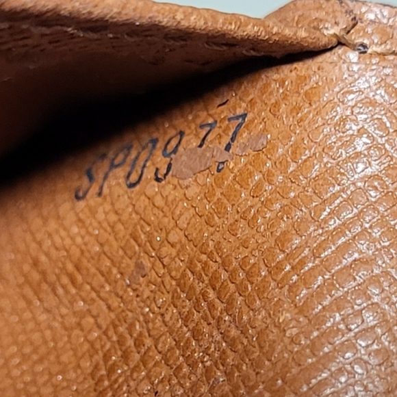 Louis Vuitton Monogram Wallet - Picture 15 of 15
